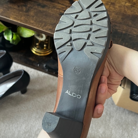 SOLD Darling caramel brown leather heels - Picture 3 of 3